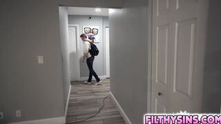 Stepson creaming up his hot sexy stepmom Mandy Muse