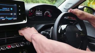 Open the ass for a stranger in the car