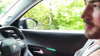 Open the ass for a stranger in the car