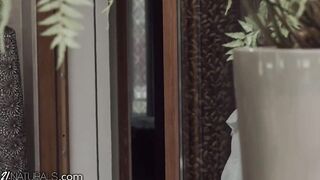 Stunning Blonde Delivers A Full-Service Strokes