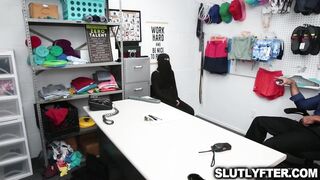 Shoplifter Delilah Day denies everything but still got her vagina
