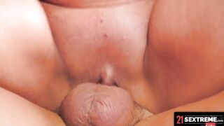 21Sextreme Older Masseuse Finishes Cheating Husband's Massage With Cum-Filled Hand Job