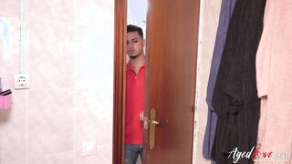 Ezequiel peeps his stepmother in the shower