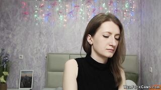 Brunette amateur in black bra chat on webcam show