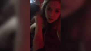 Billionaire matched in Tinder with this teen waitress