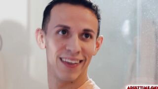 Des Irez Bathe and Fucked with Luca Mazzi