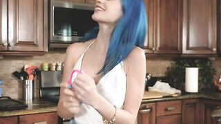hot teen blows stepbrother with no hands