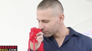 Handsome Nikki Waine gives a surprising shaft riding present