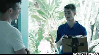 Derek fucks the delivery guy Trevor Harris
