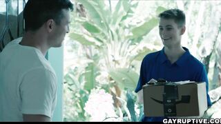Derek Kage enjoys fucking delovery guy Trevor Harris