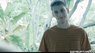 Derek Kage enjoys fucking delovery guy Trevor Harris