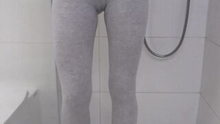 Peeing on my Butt inside Leggins and Foot next I