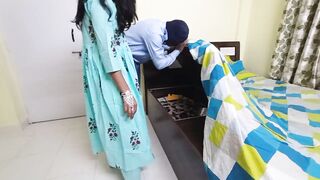 सिक्योरिटी भैया थोड़ी मेरी मदद करोगे प्लीज