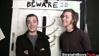 Good looking dudes have kinky gay threesome fuck session