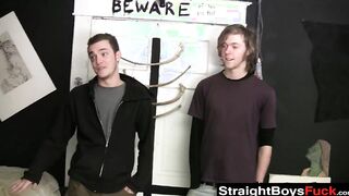 Good looking dudes have kinky gay threesome fuck session