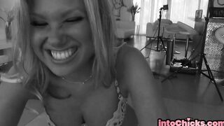 Ginger lez seduces perverted dyke b4 eating her pussy