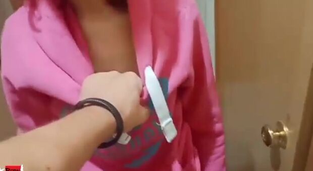 A young bitch went to visit her friend and get in rough sex