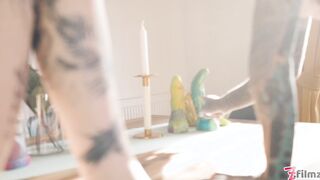 Anuskatzz squirts all over Eden Ivy