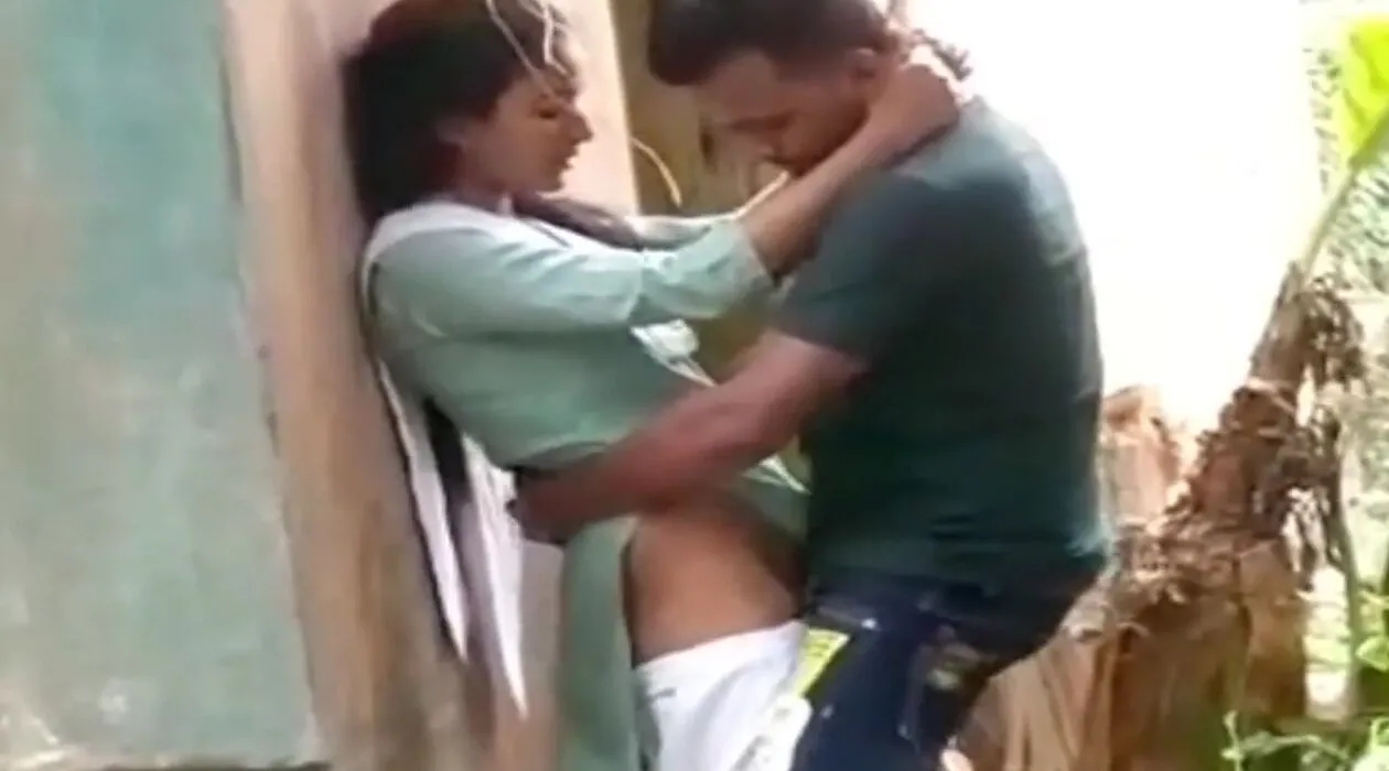 Love4Porn.com Presents Desi Indian College Couple Outdoor sex