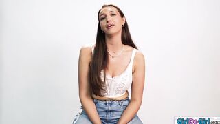 Watch Bella Rolland finger to an orgasm