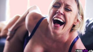 Energetic lesbian sex with Lulu and Dee