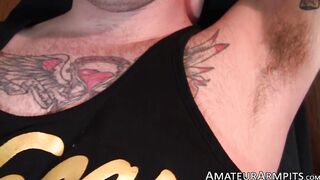 Horny inked stallion sniffs his armpits while masturbating