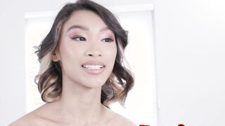 OMG! Xoey Li's shaking and screaming orgasm!