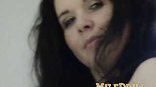 Chubby MILF Fernanda Jones stripping and rubbing juicy pussy