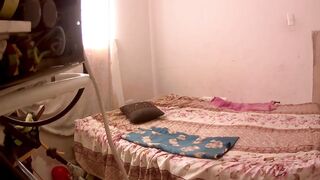 mi mujer aprobecha que esta sola en casa y le