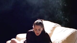amat brune smoker toying and fucking