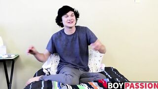 Handsome Justin Cummings stuffs his asshole with a dildo