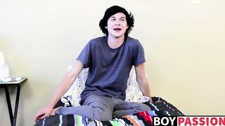 Handsome Justin Cummings stuffs his asshole with a dildo