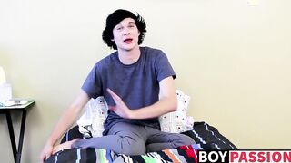 Handsome Justin Cummings stuffs his asshole with a dildo