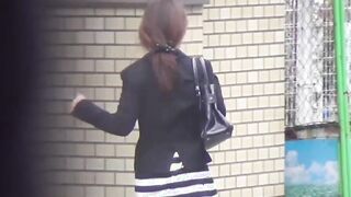 Real Japanese lady filmed while peeing in closeup