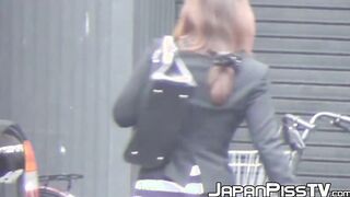 Real Japanese lady filmed while peeing in closeup