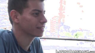 After having drinks outside these two twinks have hot sex