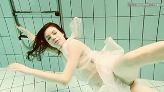 Russians underwater Aneta with Janka and Andrejka alone - sexonly.top/tupice