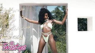 TWISTYS - Stunning Babe Nicole Kitt Moans While Rubbing Her Sweet Pussy Outdoors - se