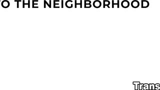 Siri Dahl greets her new nude neighbor!