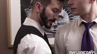 DILF Tucker Barrett slurps Ethan Tate warm semen