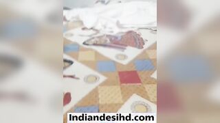Bare bare dudh wali malkin