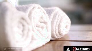 21 SEXTURY - Masseur Oils up Shalina Devine for the Crazy Hot Assfucking Rubs