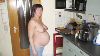 NUDE PREGNANT