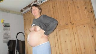 NUDE PREGNANT