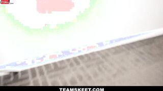 Blonde 19 Year Older Braylin Bailey Wants To Join The Industry