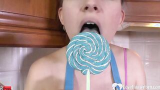 Hot cougar enjoys sucking off off on a lollipop