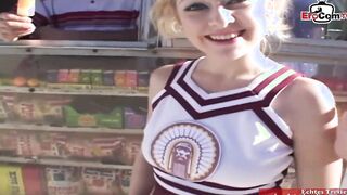 Blonde 19 yo fucked! in a car until the jizzed in her face