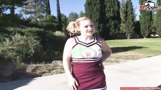 Blonde 19 yo fucked! in a car until the jizzed in her face