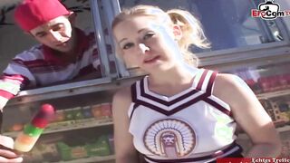 Blonde 19 yo fucked! in a car until the jizzed in her face