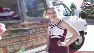Blonde 19 yo fucked! in a car until the jizzed in her face